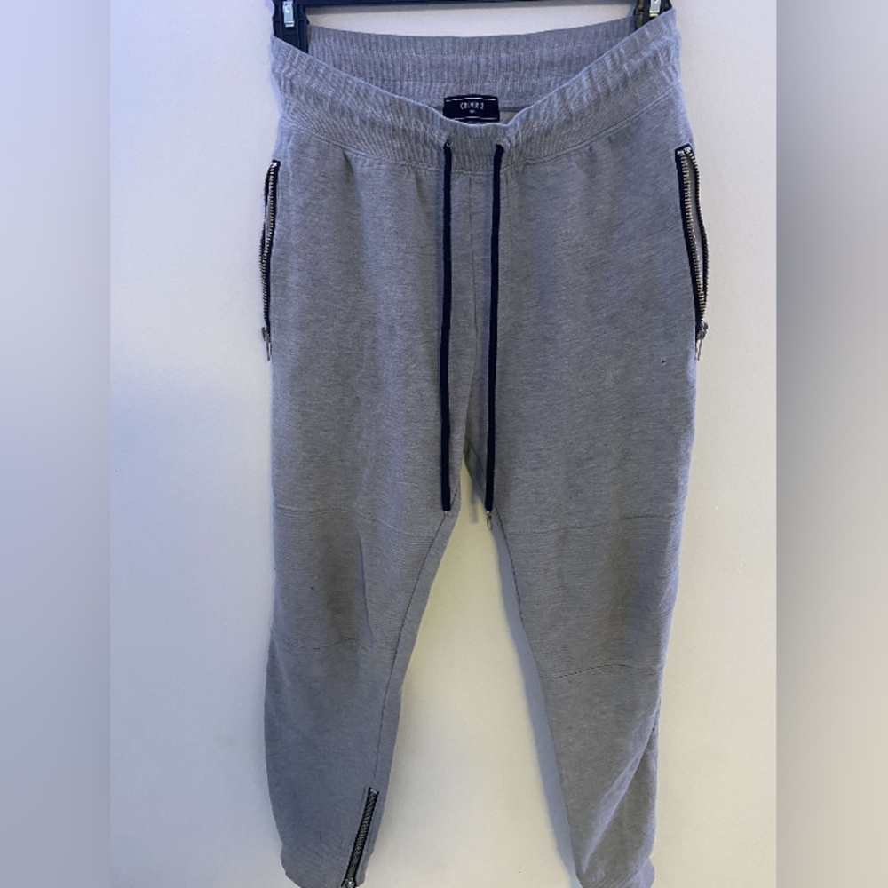 Some comfy sweatpants with zippers on the pockets and at the ankles.